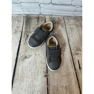 UGG Boy’s Rennon Low Sneakers / Size: 8